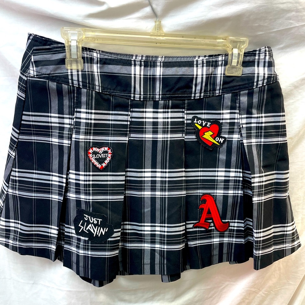 No Boundaries Black Plaid pleated Skirt with Red Patches ladies sz 11-13
